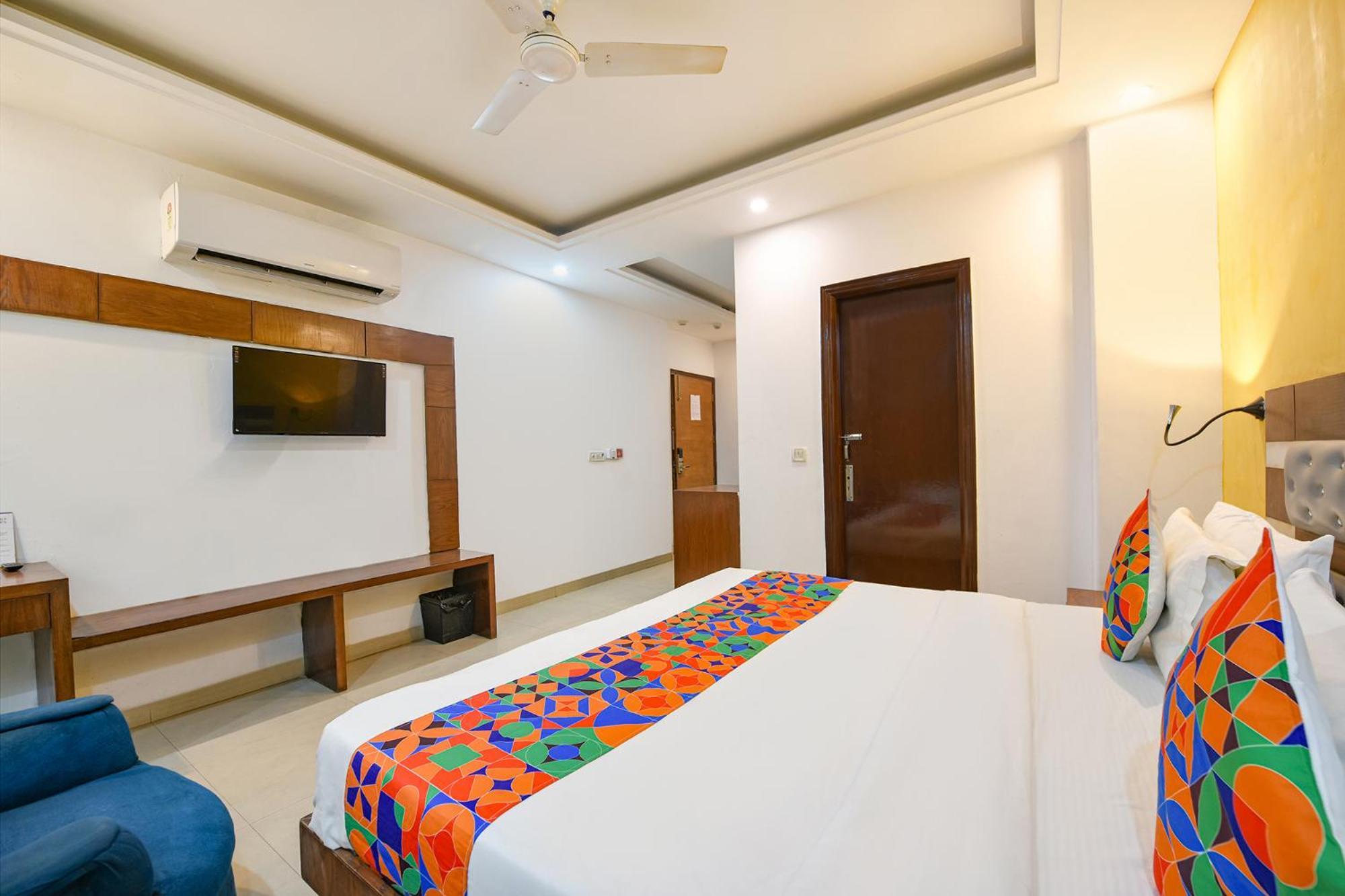 Fabhotel The Kings Plaza New Delhi Exteriör bild