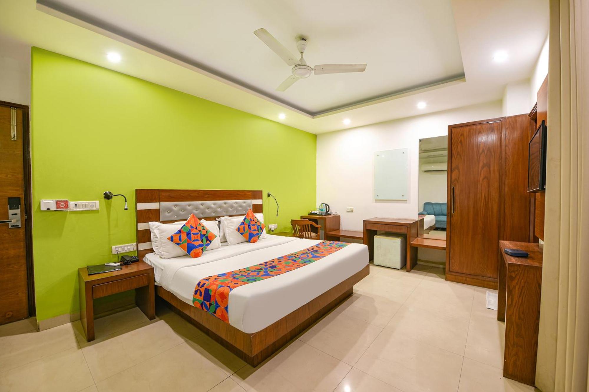 Fabhotel The Kings Plaza New Delhi Exteriör bild